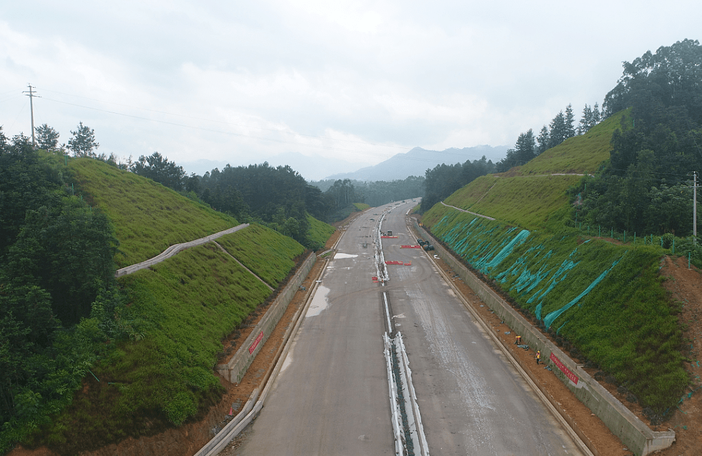 最早荔玉高速公路